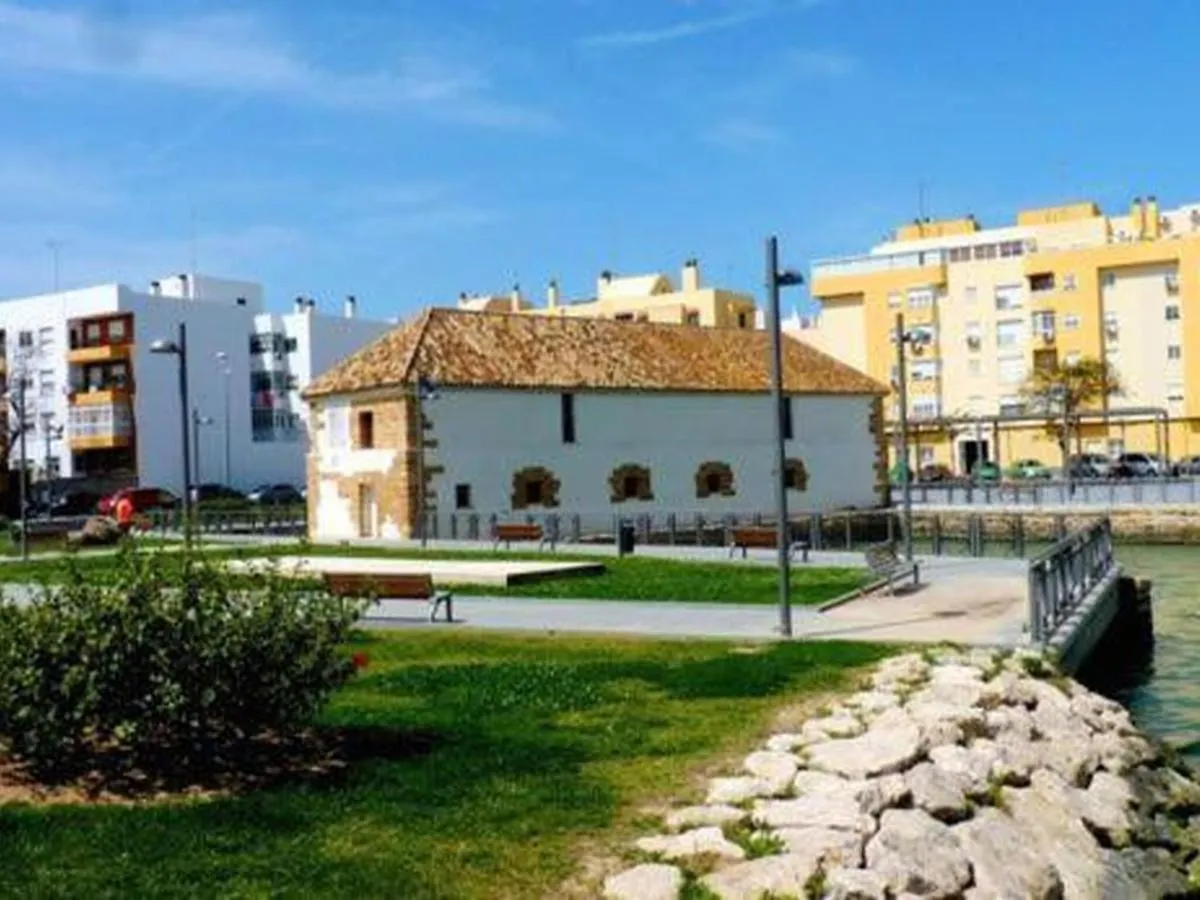 Beautiful Apartment In San Fernando Near Lake Spain